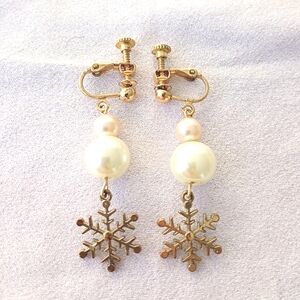 Elegant Gold Earrings with Pearl and Snowflake Charms
